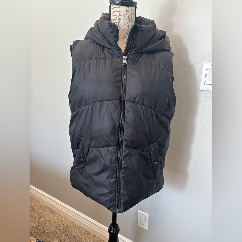 Vero Moda Black Hooded Vest - Picture 1 of 6